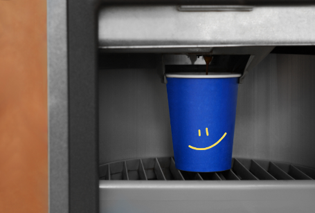 Ako nájsť papierové poháre kompatibilné s vaším predajným automatom